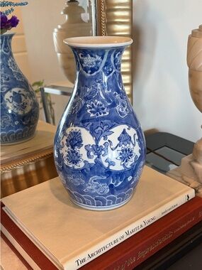 Vintage Chinoiserie Blue and White Vase Chinese Asian Fish